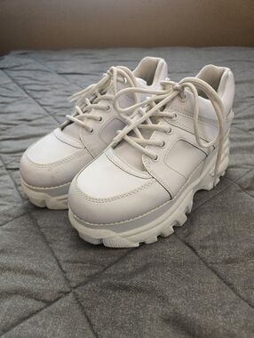 Soda Platform Sneakers in White